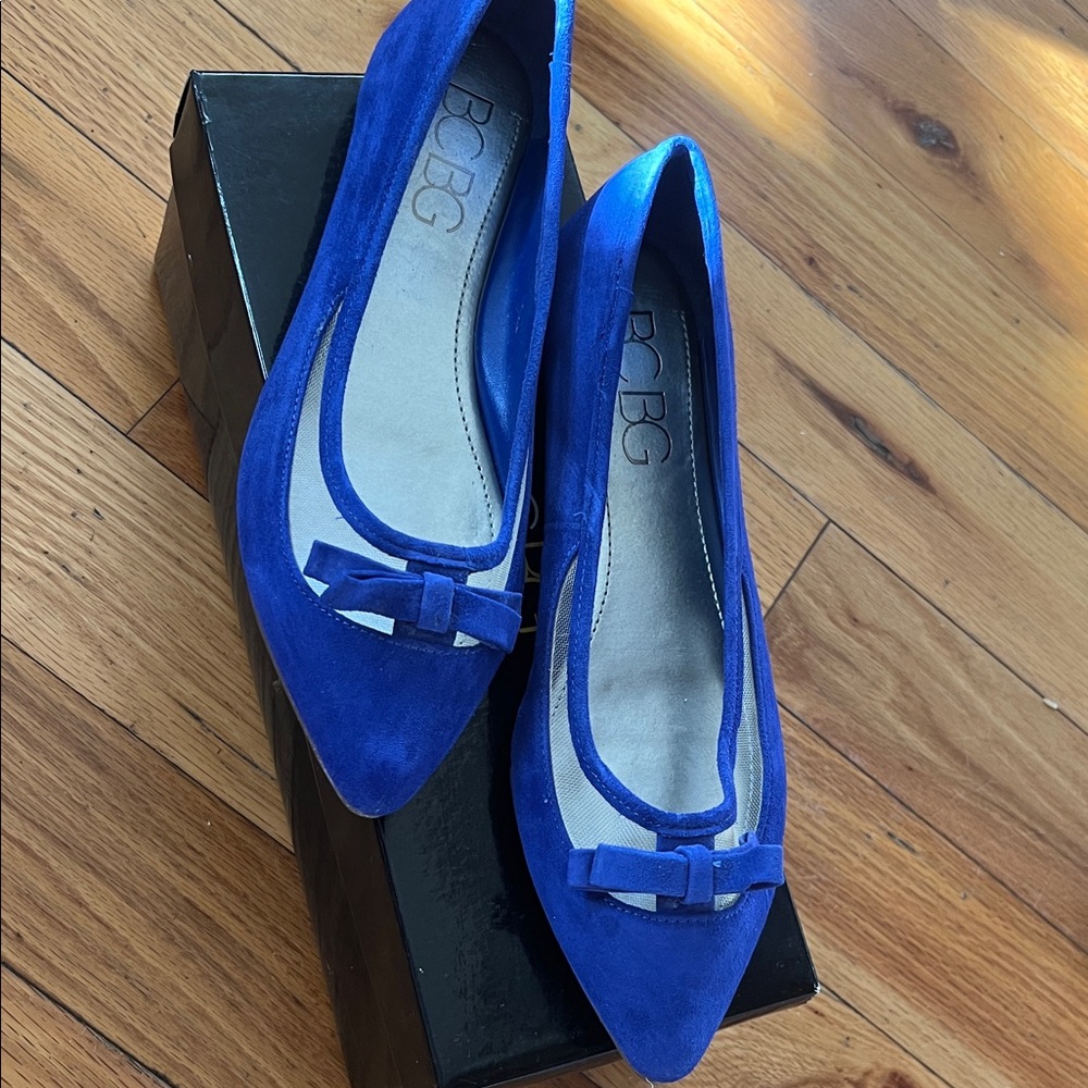 BCBG Women's Vibrant Blue Flats with Bow Accent
